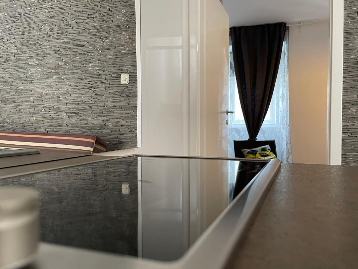 קרס Apartments Kremenic מראה חיצוני תמונה